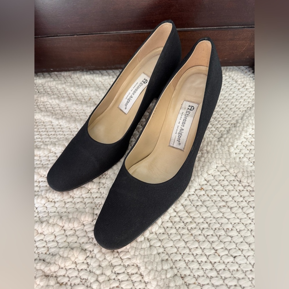 Etienne Aigner Black Classic Round-Toe Pumps, excellent condition! Size 8 1/2